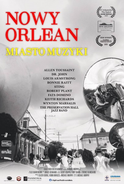 Plakat do filmu przedstawia fragment miasta wraz z uczestnikami marszu ulicznego z instrumentami oraz nazwiskami muzyk�w, kt�rych muzyka prezentowana jest w filmie