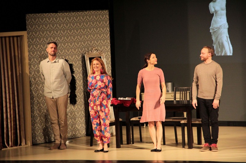 na zdj�ciu aktorzy bior�cy udzia� w spektaklu