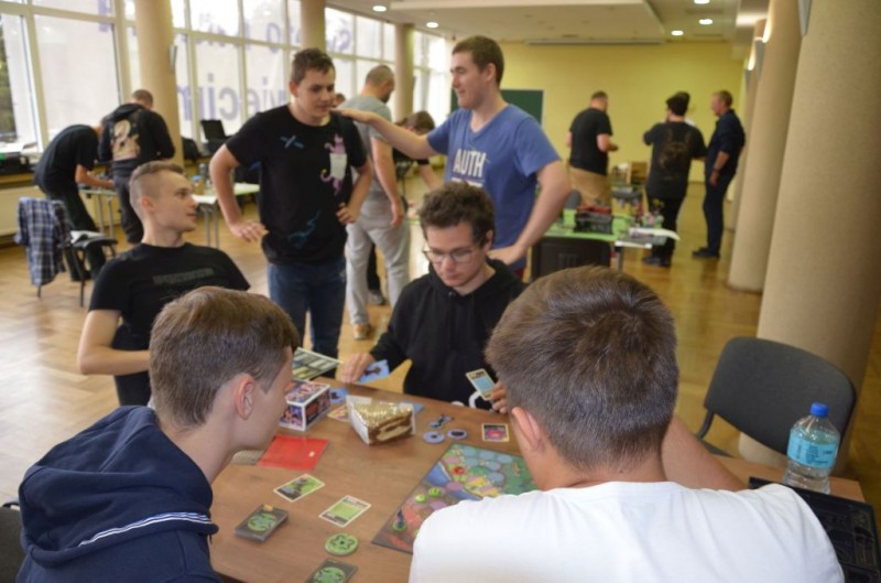 na zdj�ciu uczestnicy gry