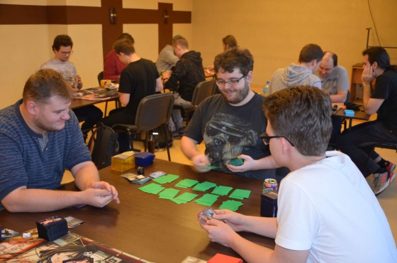 na zdj�ciu uczestnicy gry