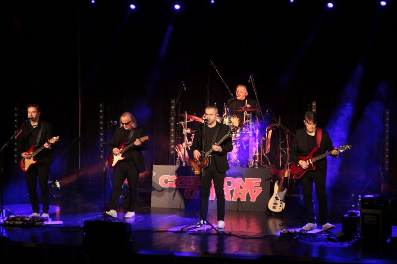 na zdj�ciu zesp� podczas koncertu