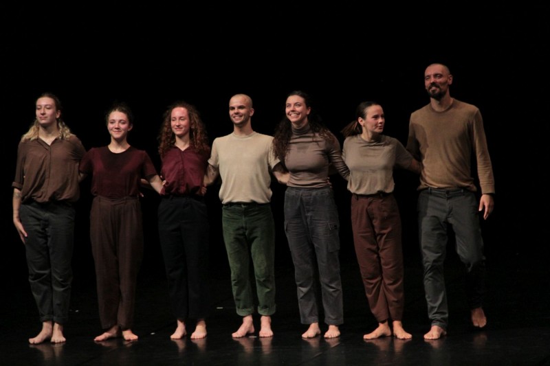 na zdj�ciu tancerze podczas uk�on�w